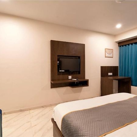 Hotel Royal 24 Ahmedabad Exteriör bild