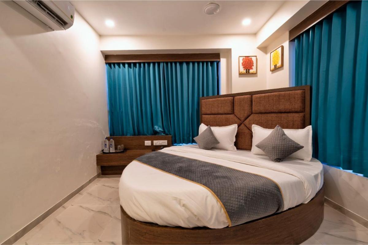 Hotel Royal 24 Ahmedabad Exteriör bild
