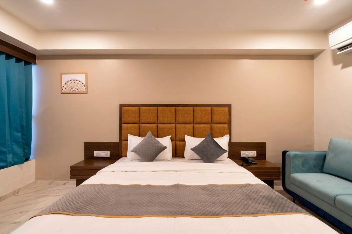 Hotel Royal 24 Ahmedabad Exteriör bild