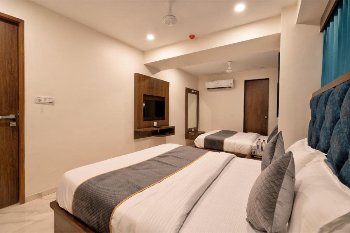 Hotel Royal 24 Ahmedabad Exteriör bild