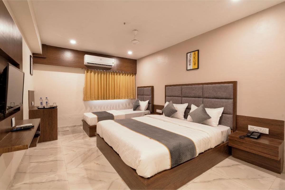Hotel Royal 24 Ahmedabad Exteriör bild