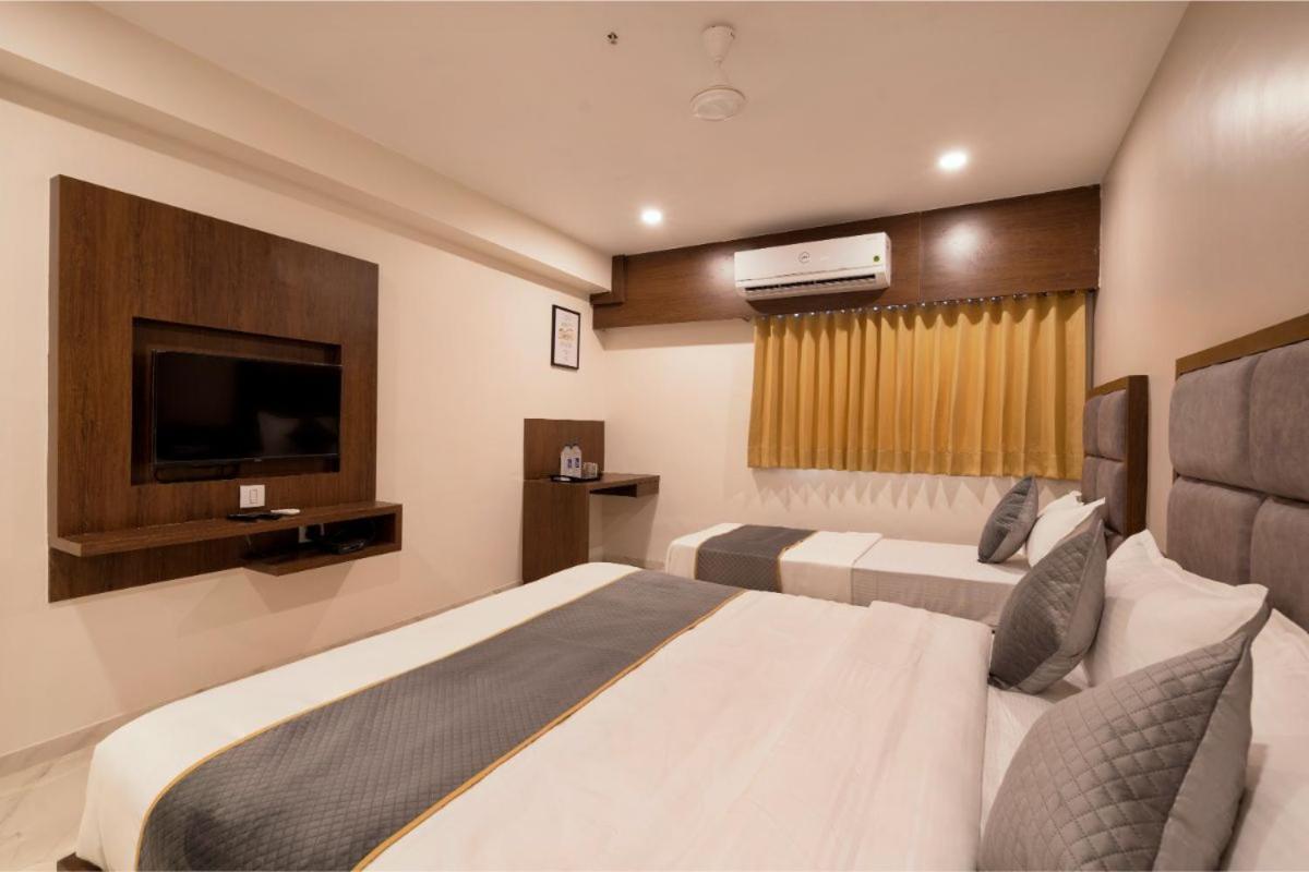 Hotel Royal 24 Ahmedabad Exteriör bild