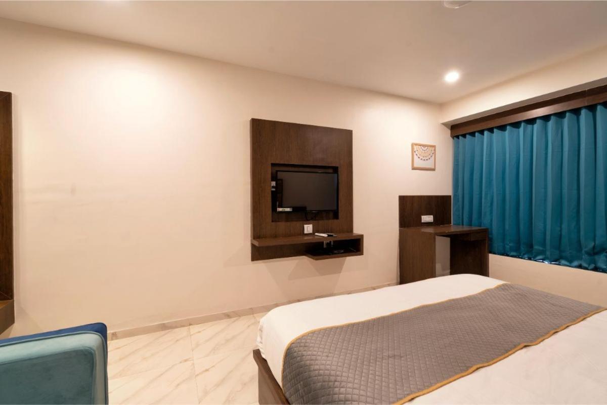 Hotel Royal 24 Ahmedabad Exteriör bild